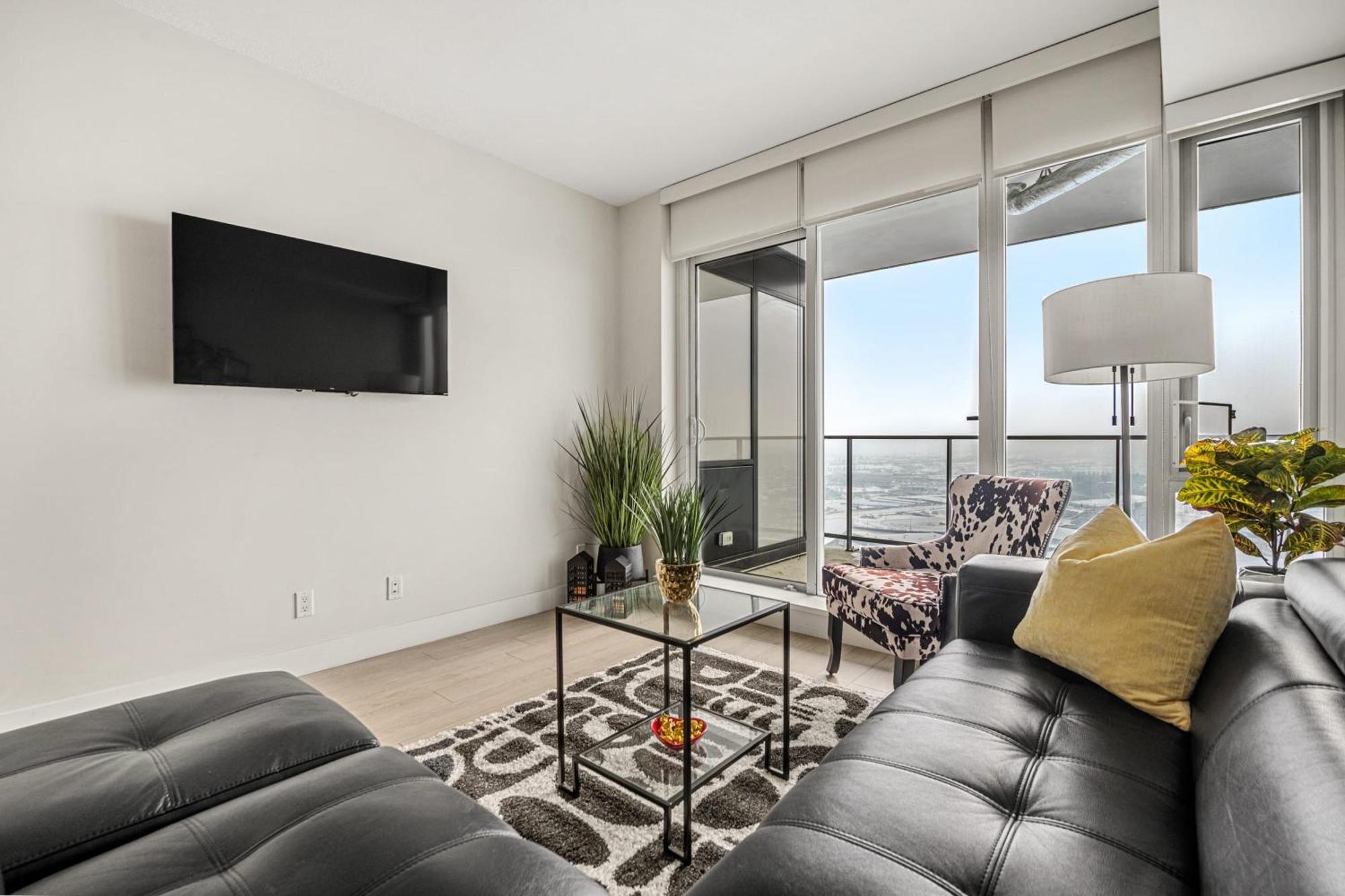 فيلا Stunning 34Th Floor Views, Prime Downtown Location - Near Stampede, Casino, Bars! Free Banff Pass, Parking, Wine! YYC المظهر الخارجي الصورة