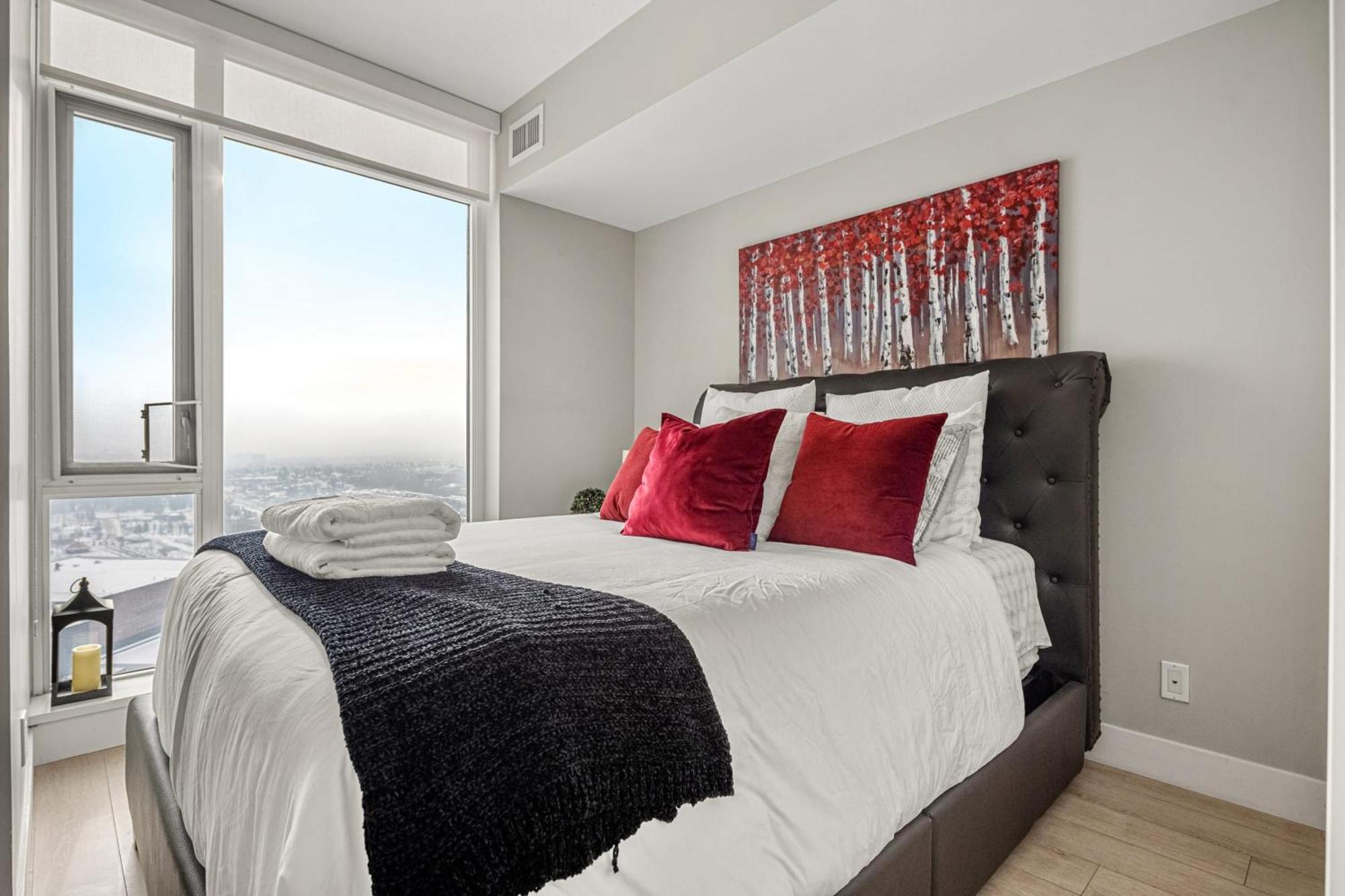 فيلا Stunning 34Th Floor Views, Prime Downtown Location - Near Stampede, Casino, Bars! Free Banff Pass, Parking, Wine! YYC المظهر الخارجي الصورة