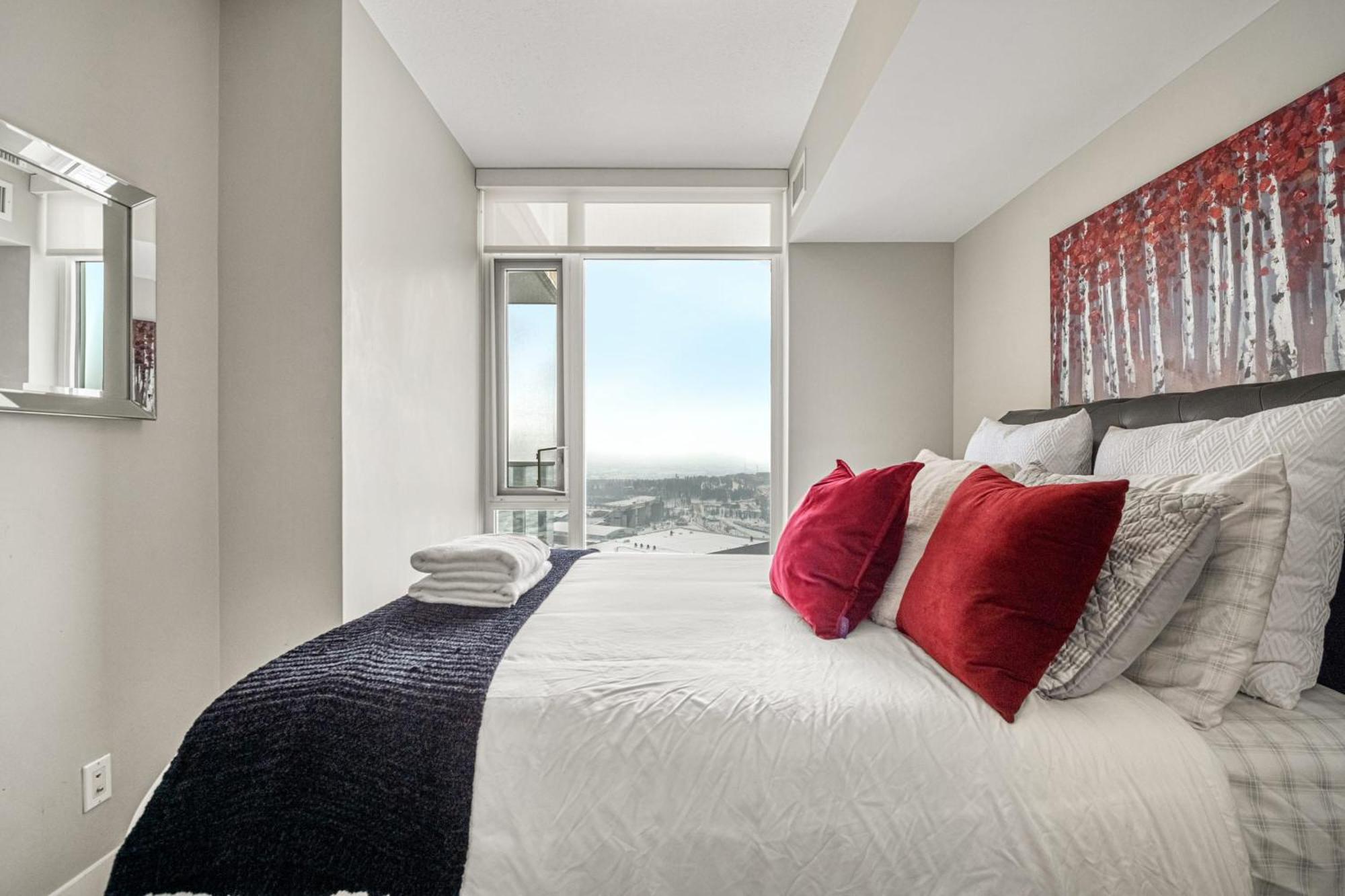 فيلا Stunning 34Th Floor Views, Prime Downtown Location - Near Stampede, Casino, Bars! Free Banff Pass, Parking, Wine! YYC المظهر الخارجي الصورة
