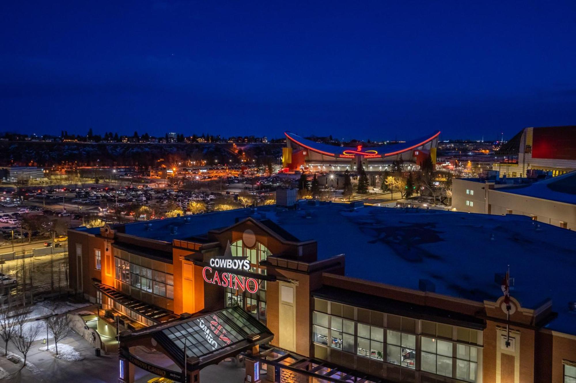 فيلا Stunning 34Th Floor Views, Prime Downtown Location - Near Stampede, Casino, Bars! Free Banff Pass, Parking, Wine! YYC المظهر الخارجي الصورة